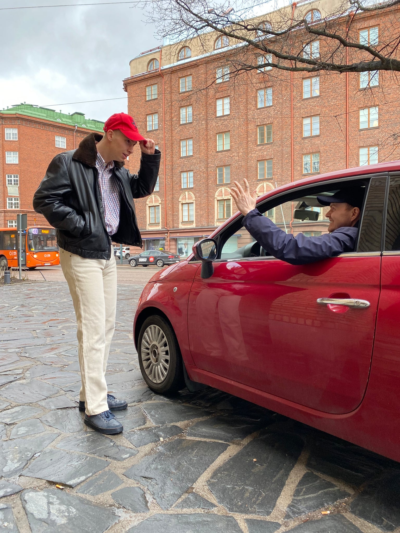 Kesän aloittelua ja maalaisten ylistystä