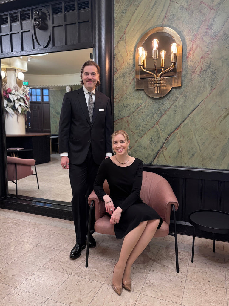 Ammattilaisen sveitsiläinen linkkuveitsi, tumma puku!